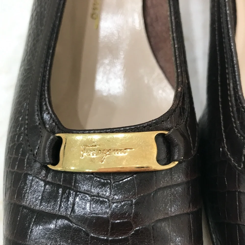 SALVATORE FERRAGAMO {8A2} Brown Embossed Leather Pumps - Picture 14 of 15